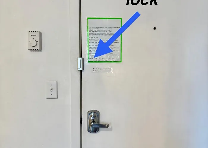 Private Room With Shared Bathroom On The 1St Floor 10 Minutes Walk To University Of Washington